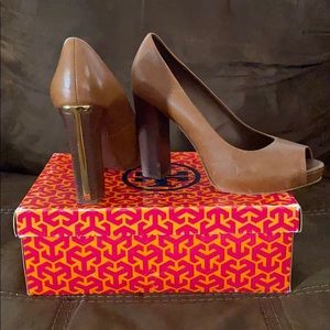 Tory Burch peep toe pump
